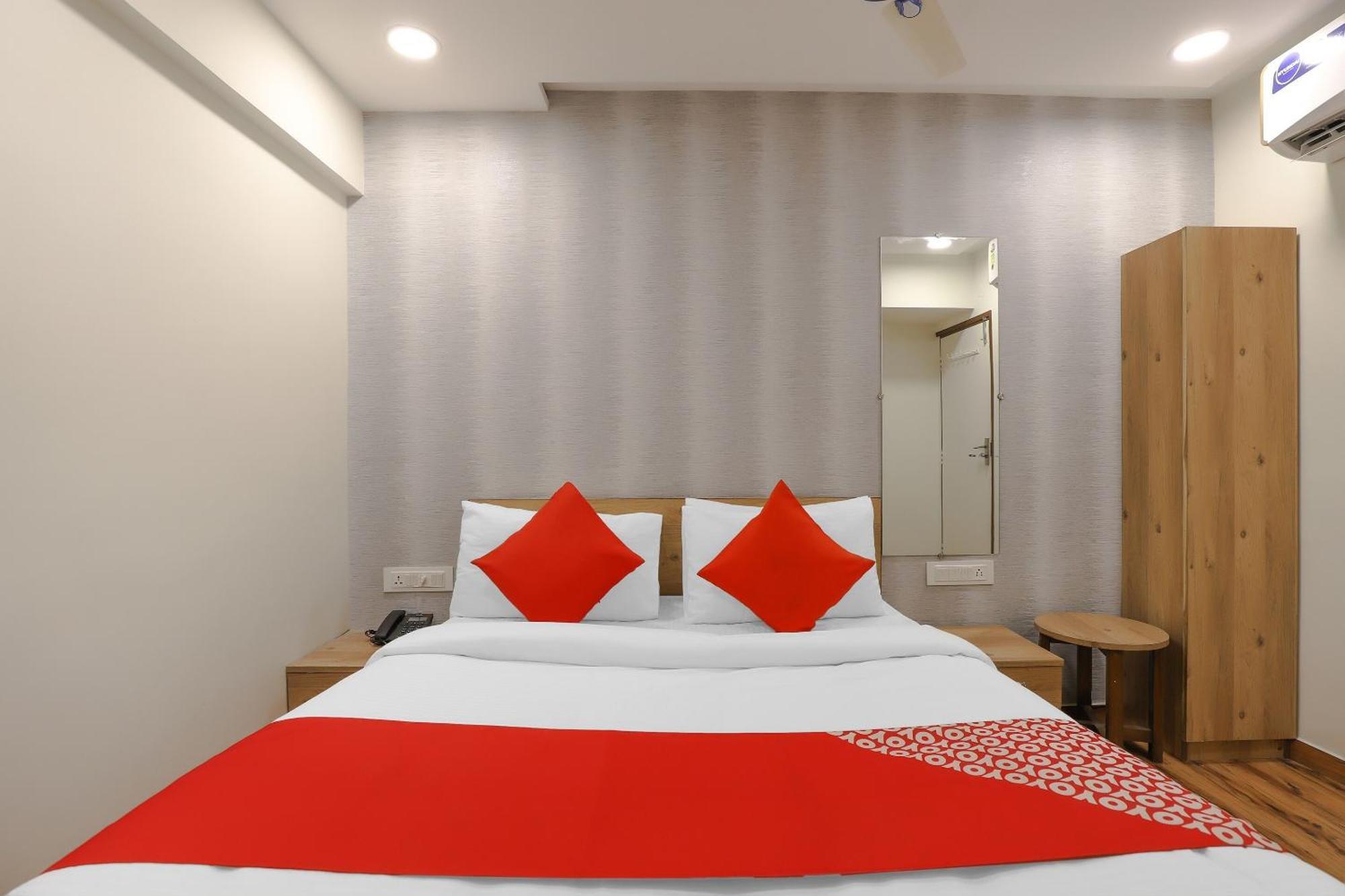 Oyo Hotel Shree Niwas Ahmadábád Kültér fotó
