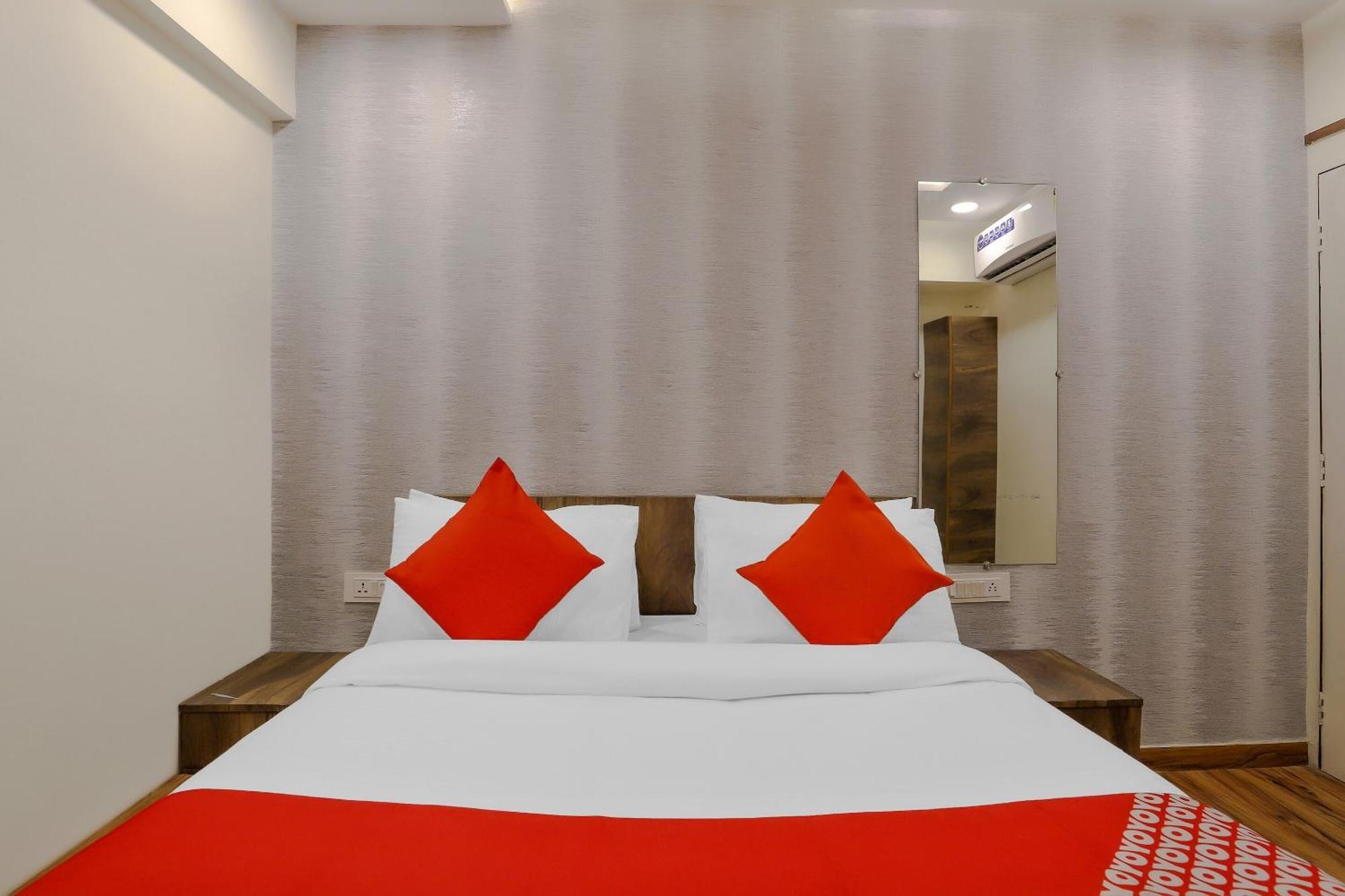 Oyo Hotel Shree Niwas Ahmadábád Kültér fotó