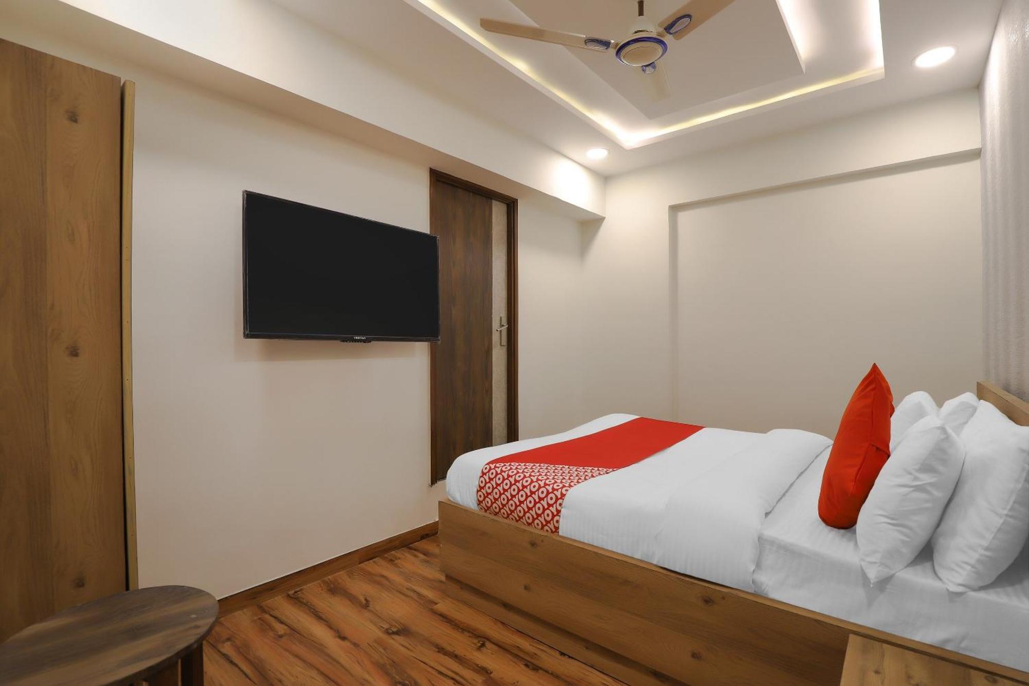 Oyo Hotel Shree Niwas Ahmadábád Kültér fotó