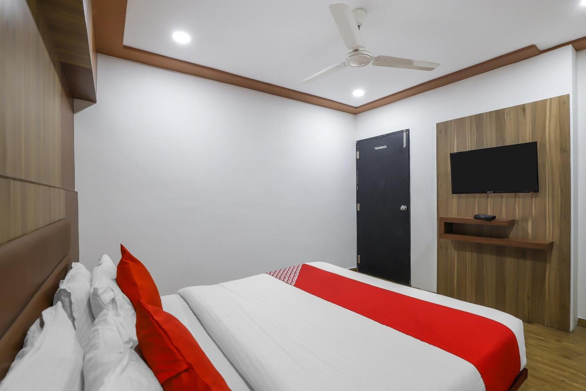 Oyo Hotel Shree Niwas Ahmadábád Kültér fotó