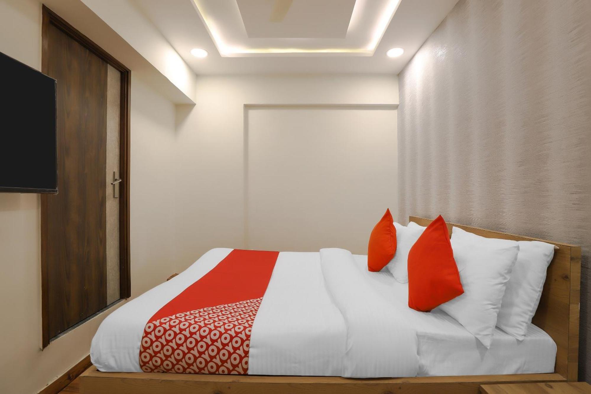 Oyo Hotel Shree Niwas Ahmadábád Kültér fotó
