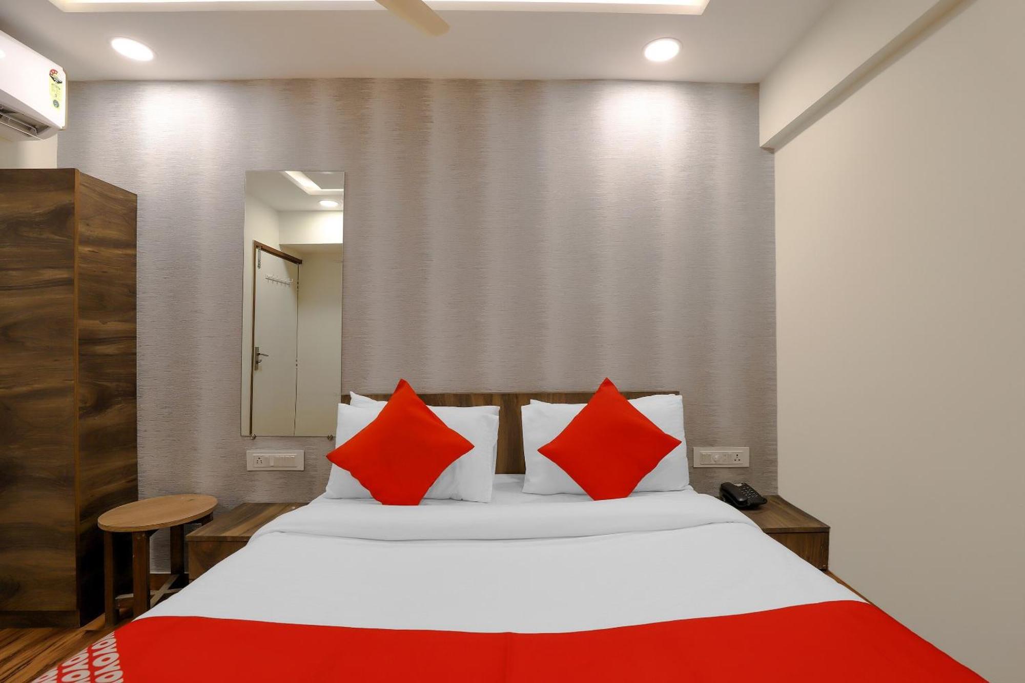 Oyo Hotel Shree Niwas Ahmadábád Kültér fotó