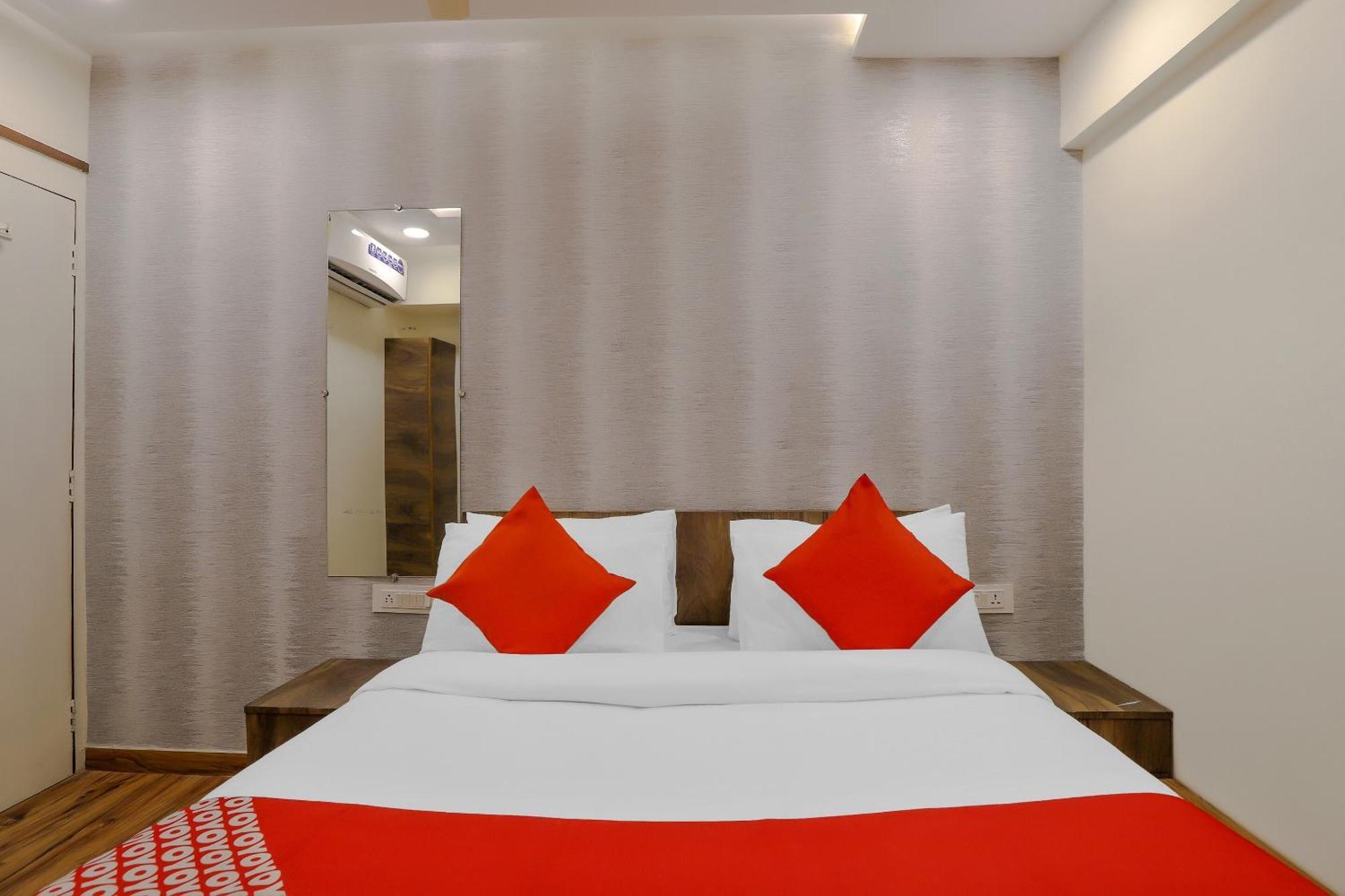 Oyo Hotel Shree Niwas Ahmadábád Kültér fotó