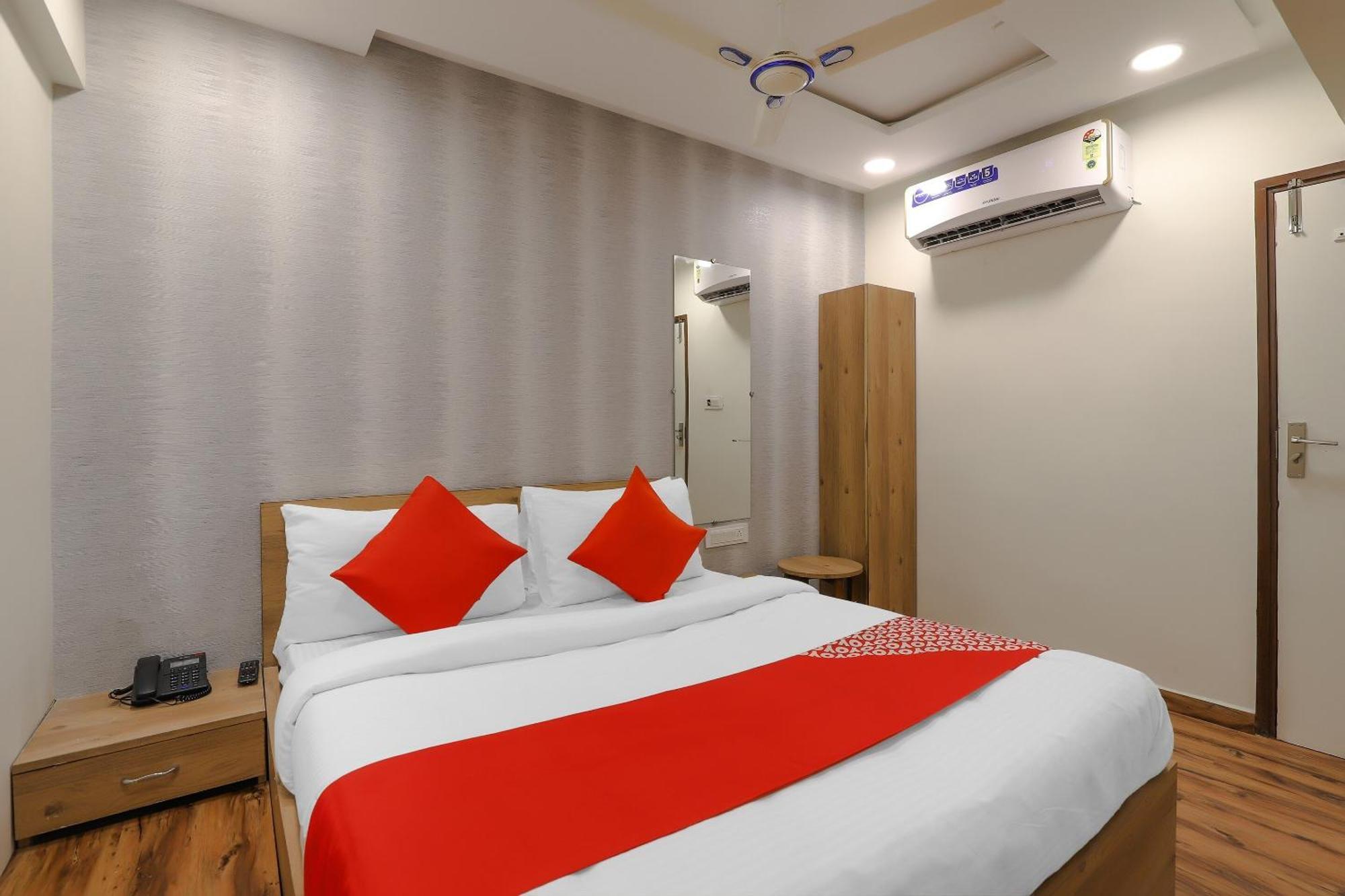 Oyo Hotel Shree Niwas Ahmadábád Kültér fotó