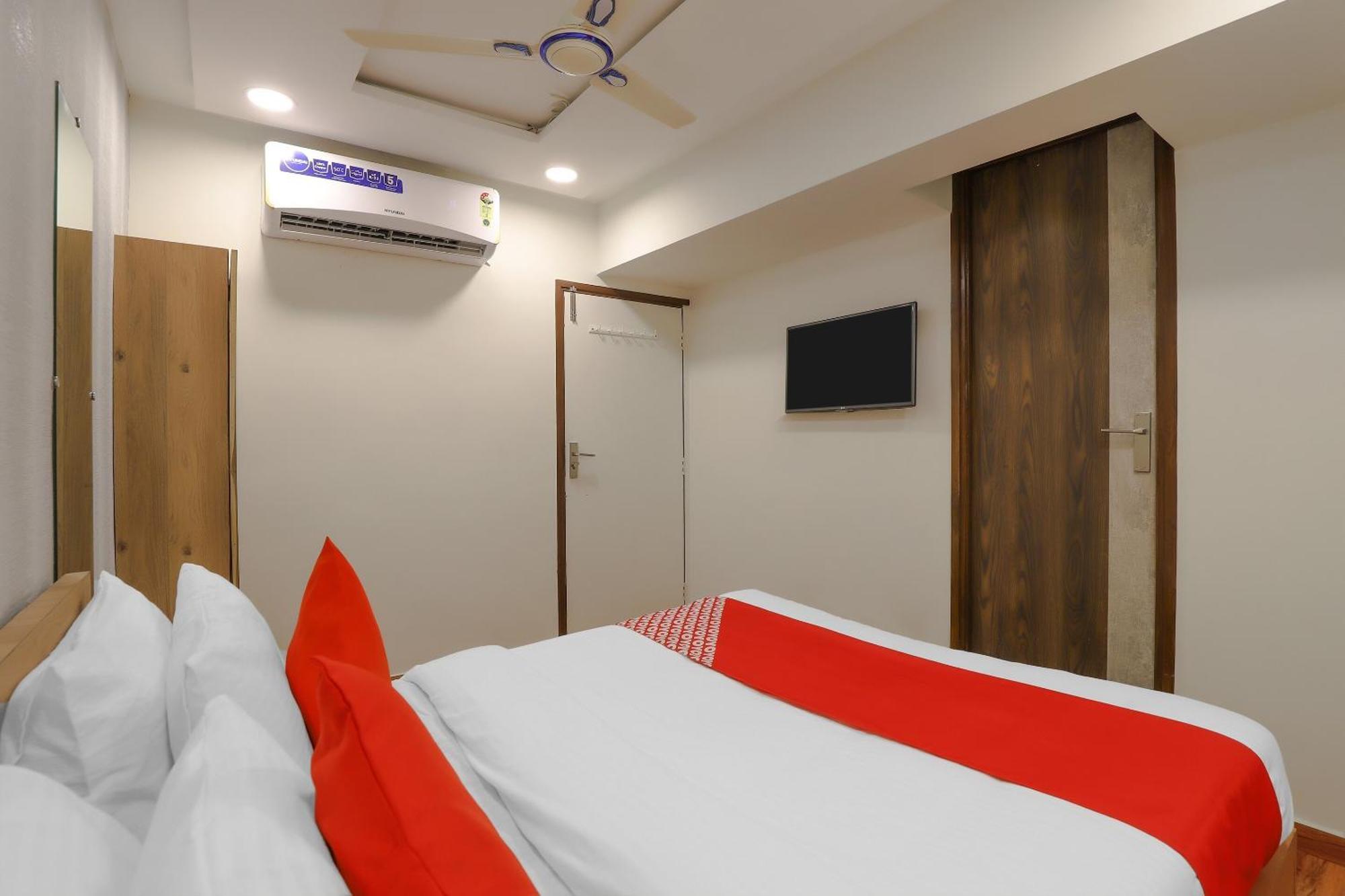 Oyo Hotel Shree Niwas Ahmadábád Kültér fotó