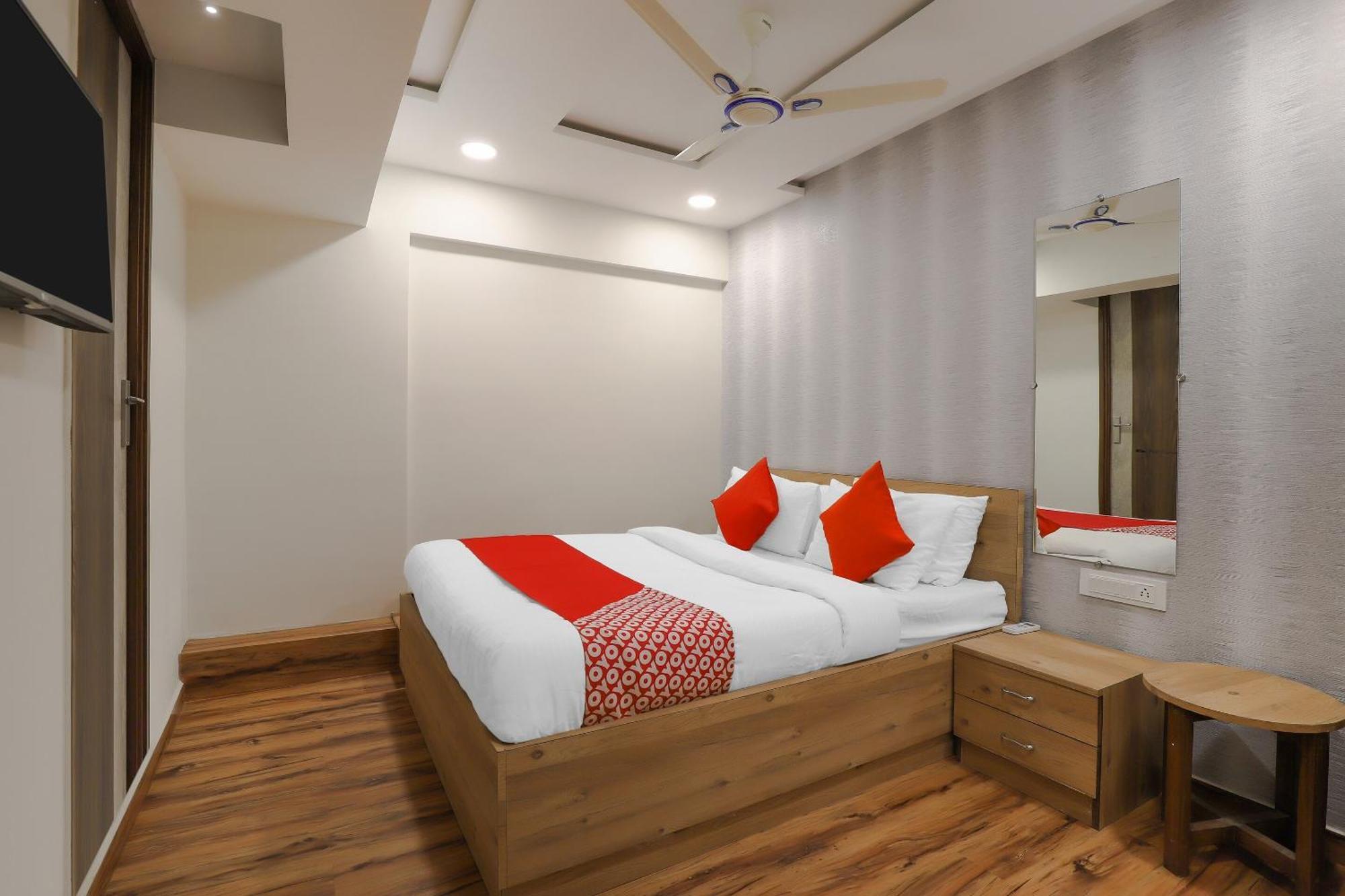 Oyo Hotel Shree Niwas Ahmadábád Kültér fotó